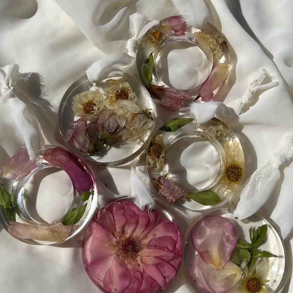 Set of six handcrafted resin Christmas ornaments with preserved flowers, designed by Happihome for elegant holiday décor.