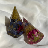 Resin ring cone with preserved flowers, handcrafted by Happihome as a charming floral jewelry holder.