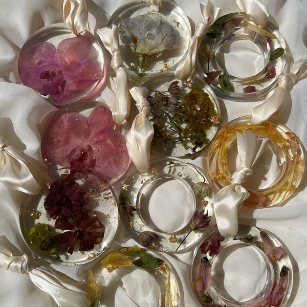 Handcrafted resin Christmas ornaments with preserved flowers, designed by Happihome for elegant holiday décor.