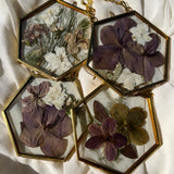 Brass hanging ornaments featuring preserved flowers in resin, handcrafted by Happihome for timeless floral wall décor.