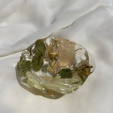 Scalloped resin ring dish with preserved flowers, handcrafted by Happihome for elegant jewelry display and floral décor.