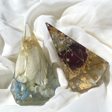 Resin ring cone with preserved flowers, handcrafted by Happihome as a charming floral jewelry holder.